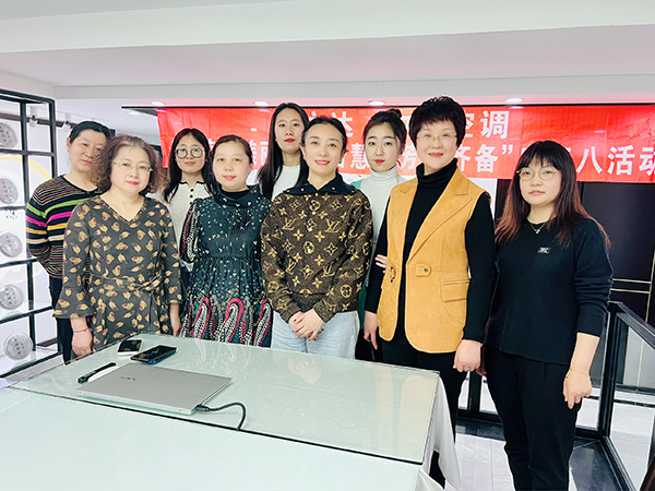 “3.8”節(jié)工會(huì)組織女職工烘焙 
